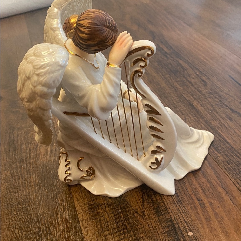Elegant White and Gold Angel Figurines - Picture 3 of 11